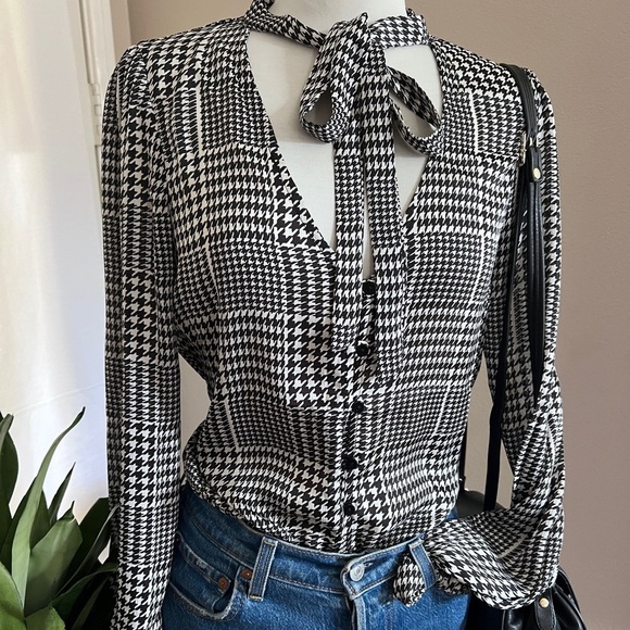 Lulus NWT Patterned Blouse With Tie - Picture 1 of 5